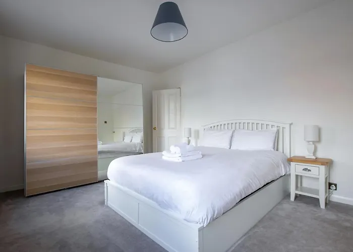 Feriehus Contemporary In Friendly Easton, Free Parking *