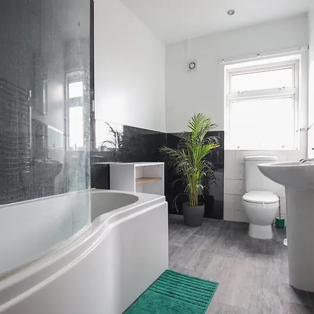 Holiday home Contemporary In Friendly Easton, Free Parking