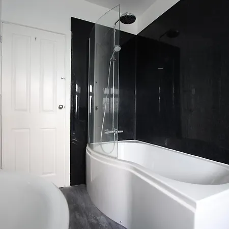 Contemporary In Friendly Easton, Free Parking *