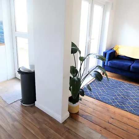 Contemporary In Friendly Easton, Free Parking Holiday home