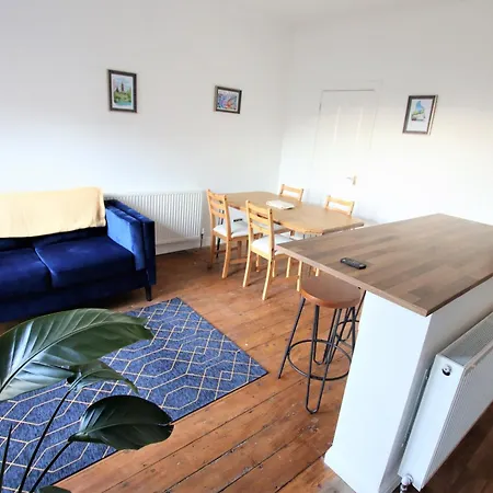 Contemporary In Friendly Easton, Free Parking Holiday home *