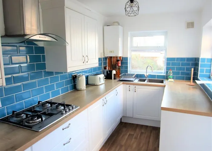 Contemporary In Friendly Easton, Free Parking *