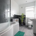 Дом отдыха Contemporary In Friendly Easton, Free Parking