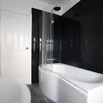 Contemporary In Friendly Easton, Free Parking *