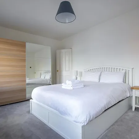 Feriehus Contemporary In Friendly Easton - Free Parking *