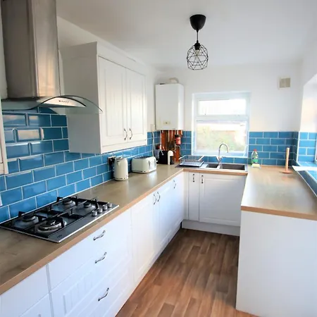 Contemporary In Friendly Easton - Free Parking *