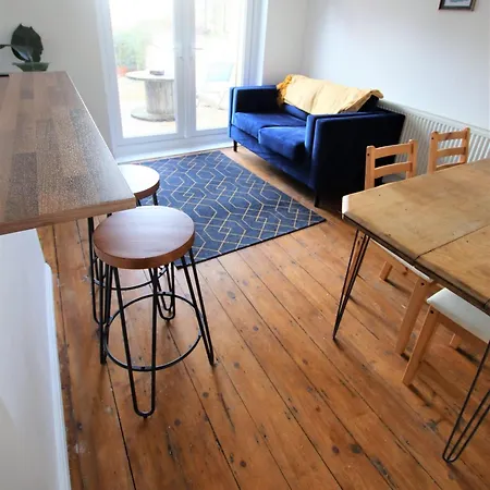 Contemporary In Friendly Easton, Free Parking Dom wakacyjny Bristol